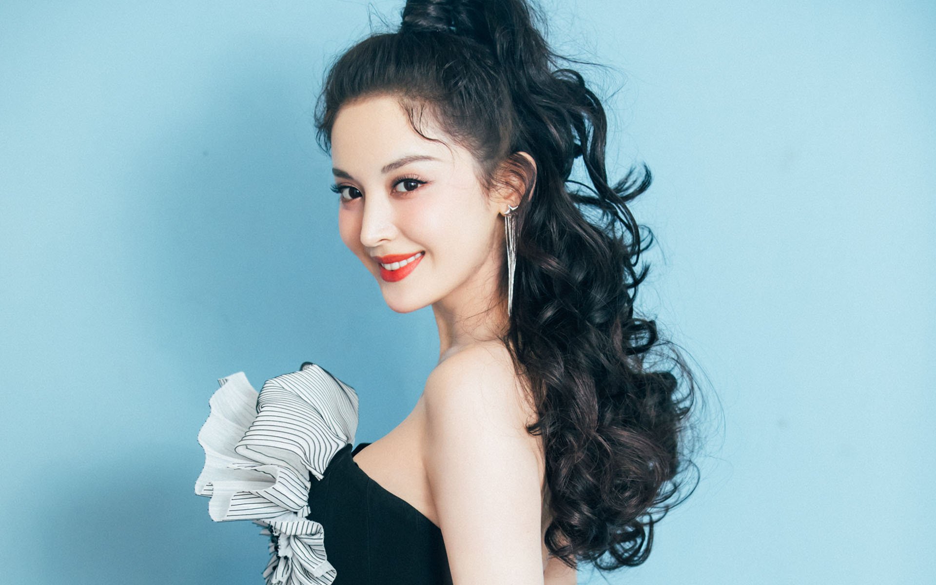 熊猫体育APP-西甲精彩对决，专家点评战术亮点，西甲经典比赛